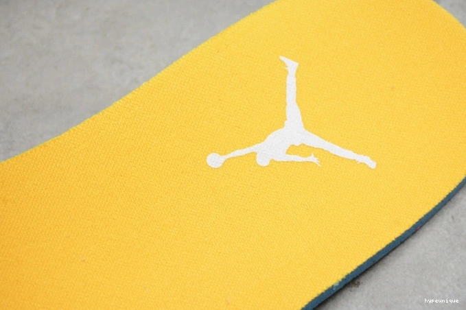 HYPE RETRO AIR JORDAN 3 (W) CK9246-108 LASER ORANGE 0701